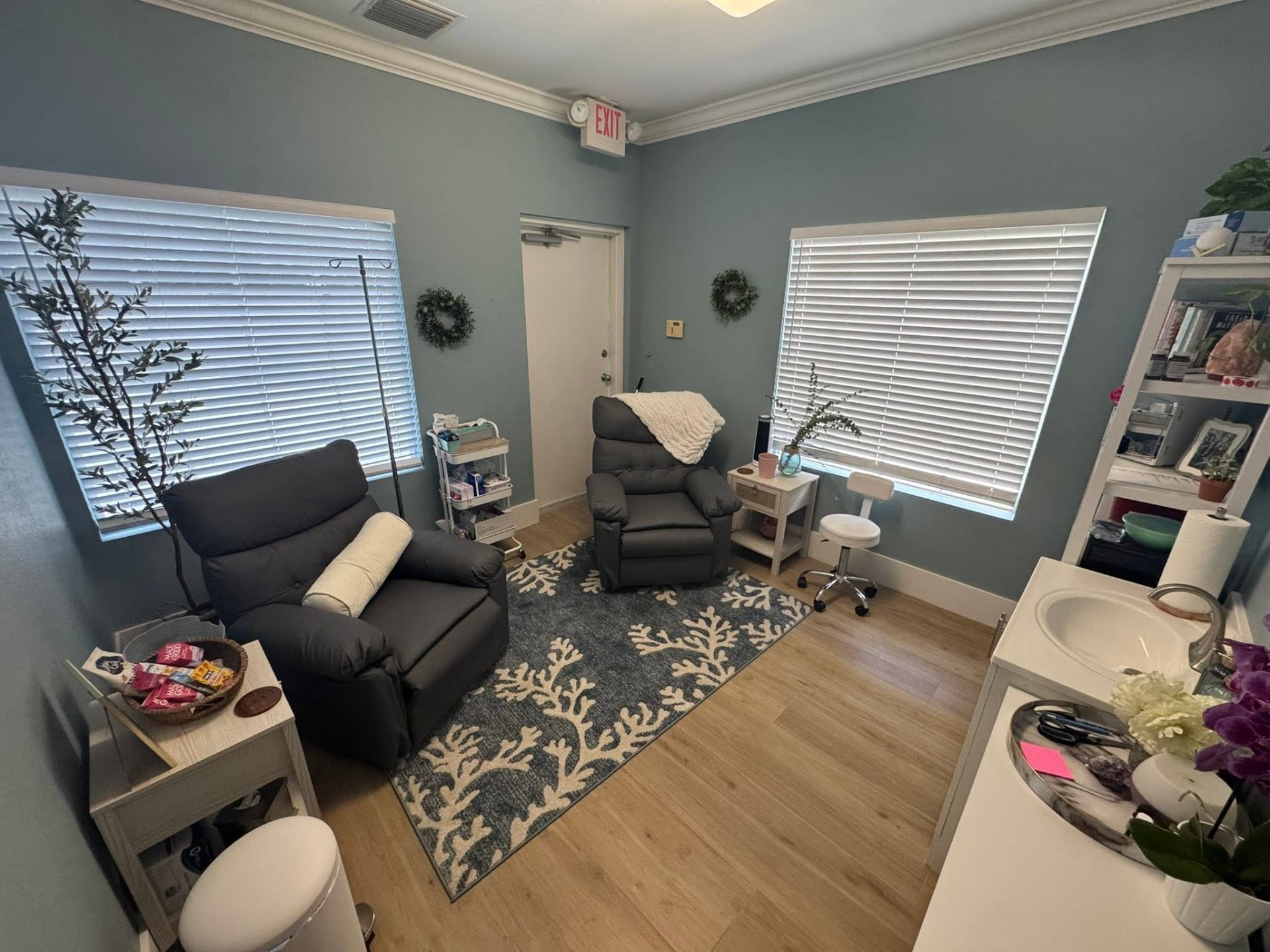 Quiet cranial therapy and recovery room in Naples, FL