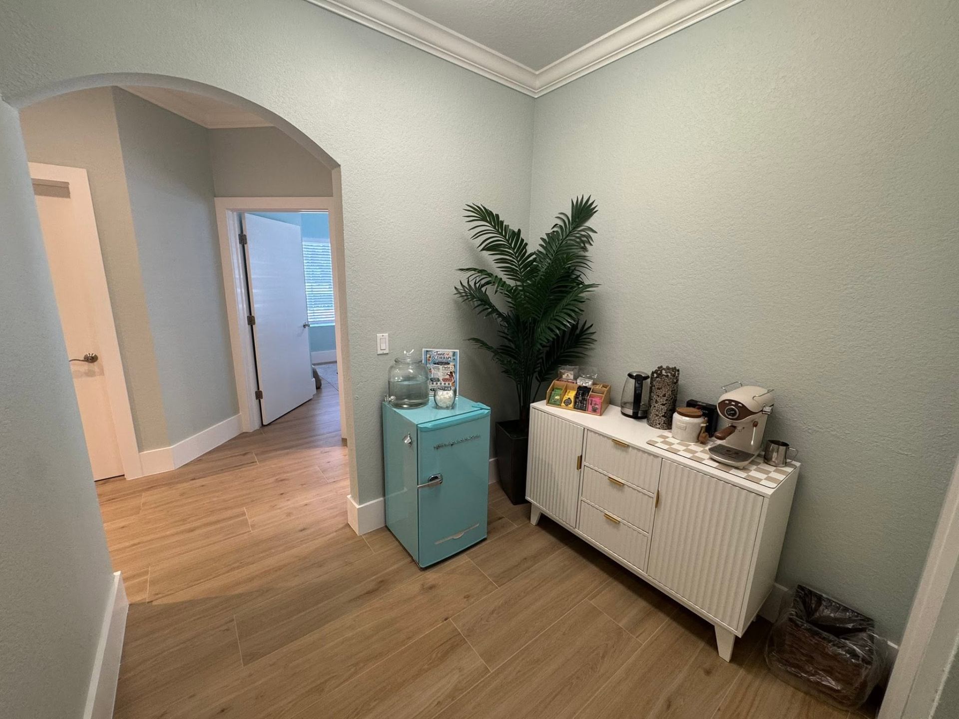 Herbal tea and hydration bar for patients at Fit for Life Naples